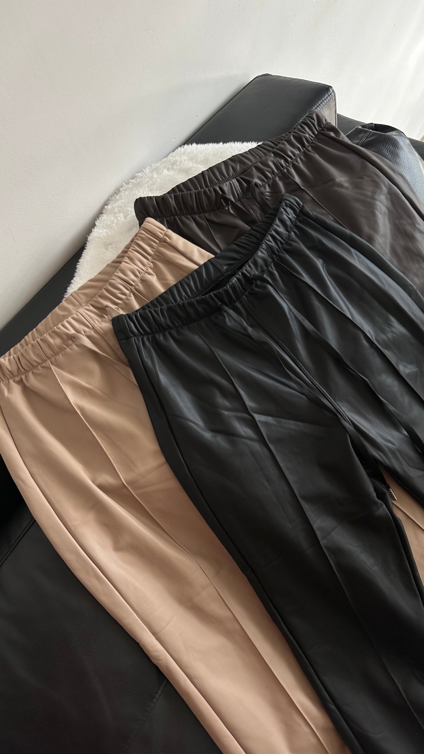 Legginsy z ekoskóry na fleecu. Na wzrost 155-165 cm. Biodra 102–112 cm ✔️Super-ciepłe