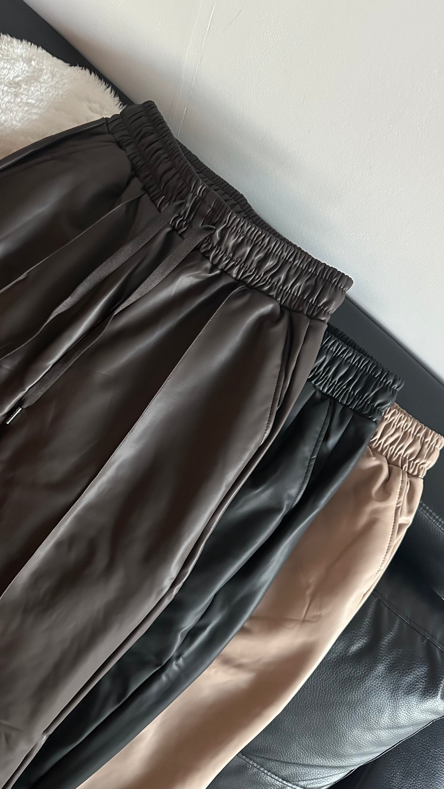 Palazzo z ekoskóry na fleecu. Na wzrost 159-172 cm. 3 kolory. Super-ciepłe