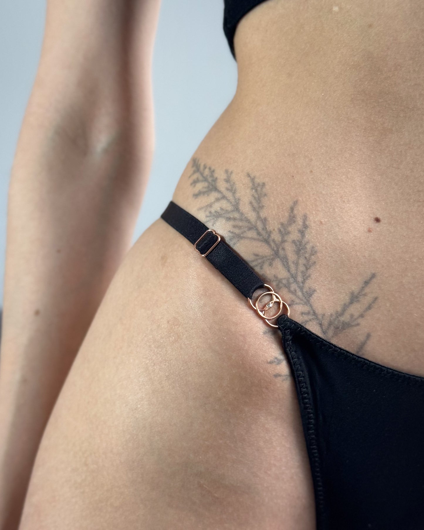 Zestaw losowych kolorów 3 szt ✔️Stringi 🤍Leo