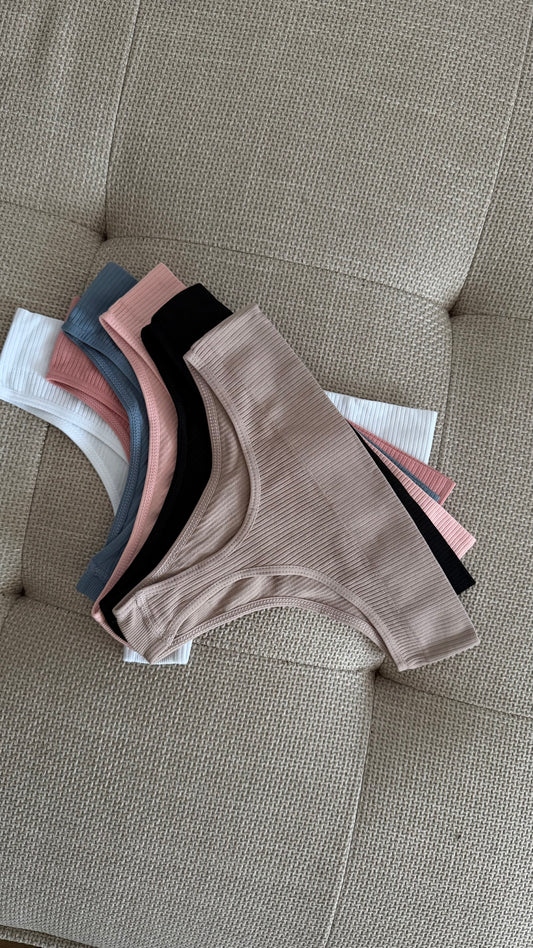 Zestaw 3 szt 39 zł Majtki Stringi