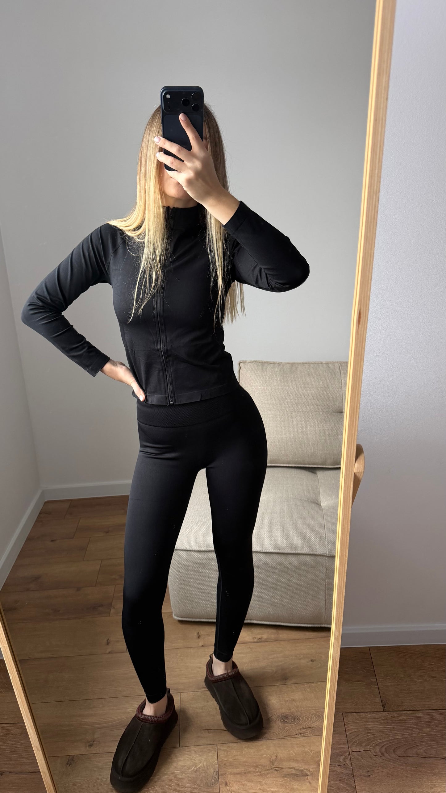 Komplet sportowy( leginsy PUSH-UP )