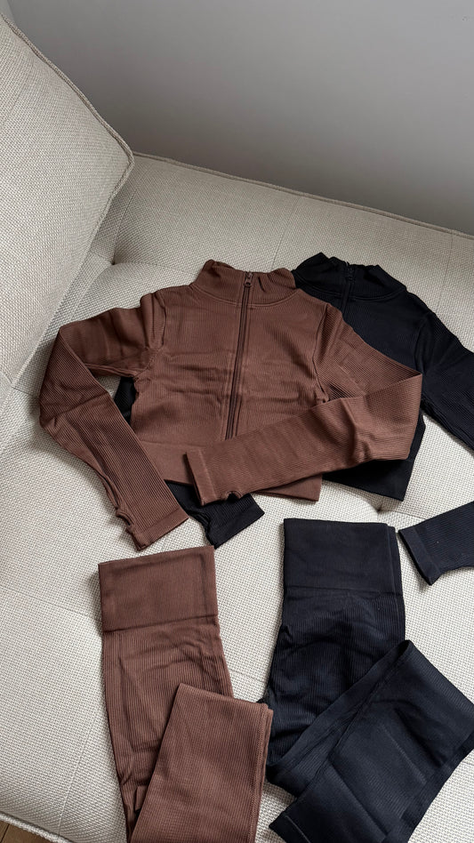 Komplet sportowy( leginsy PUSH-UP )