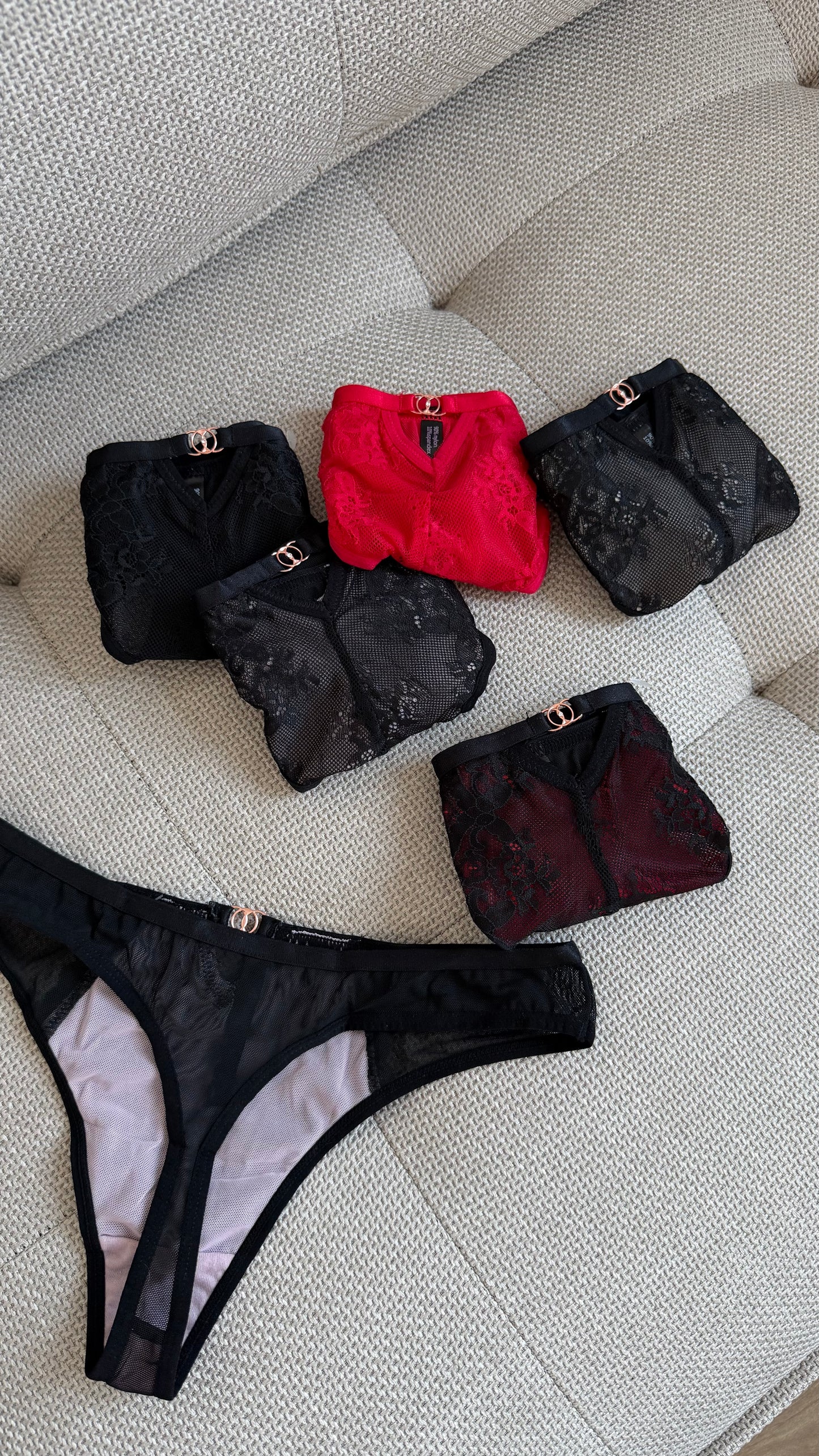 Koronkowe stringi 3 szt - 39 pln