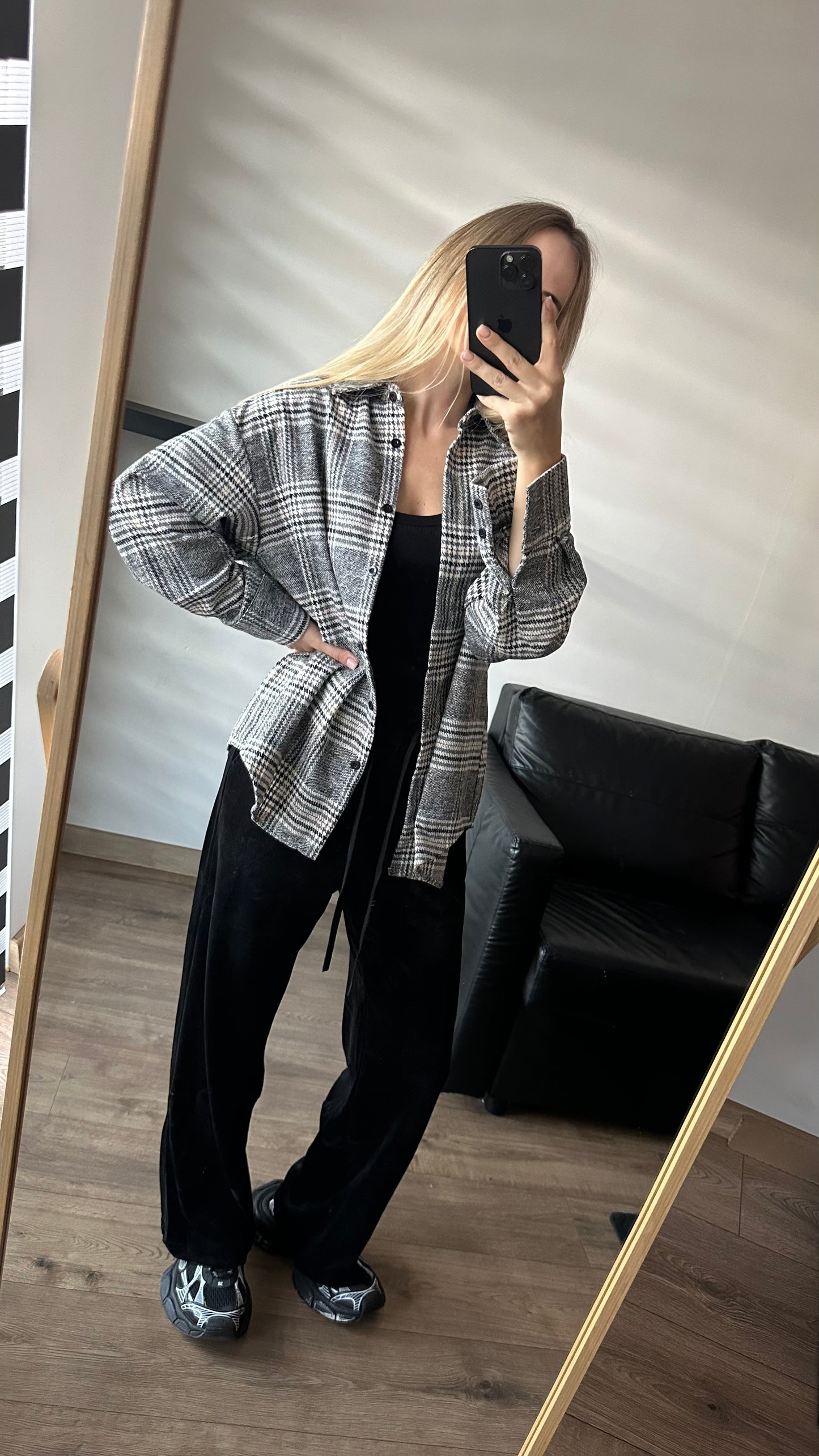 Aksamitne spodnie w bazowych kolorach