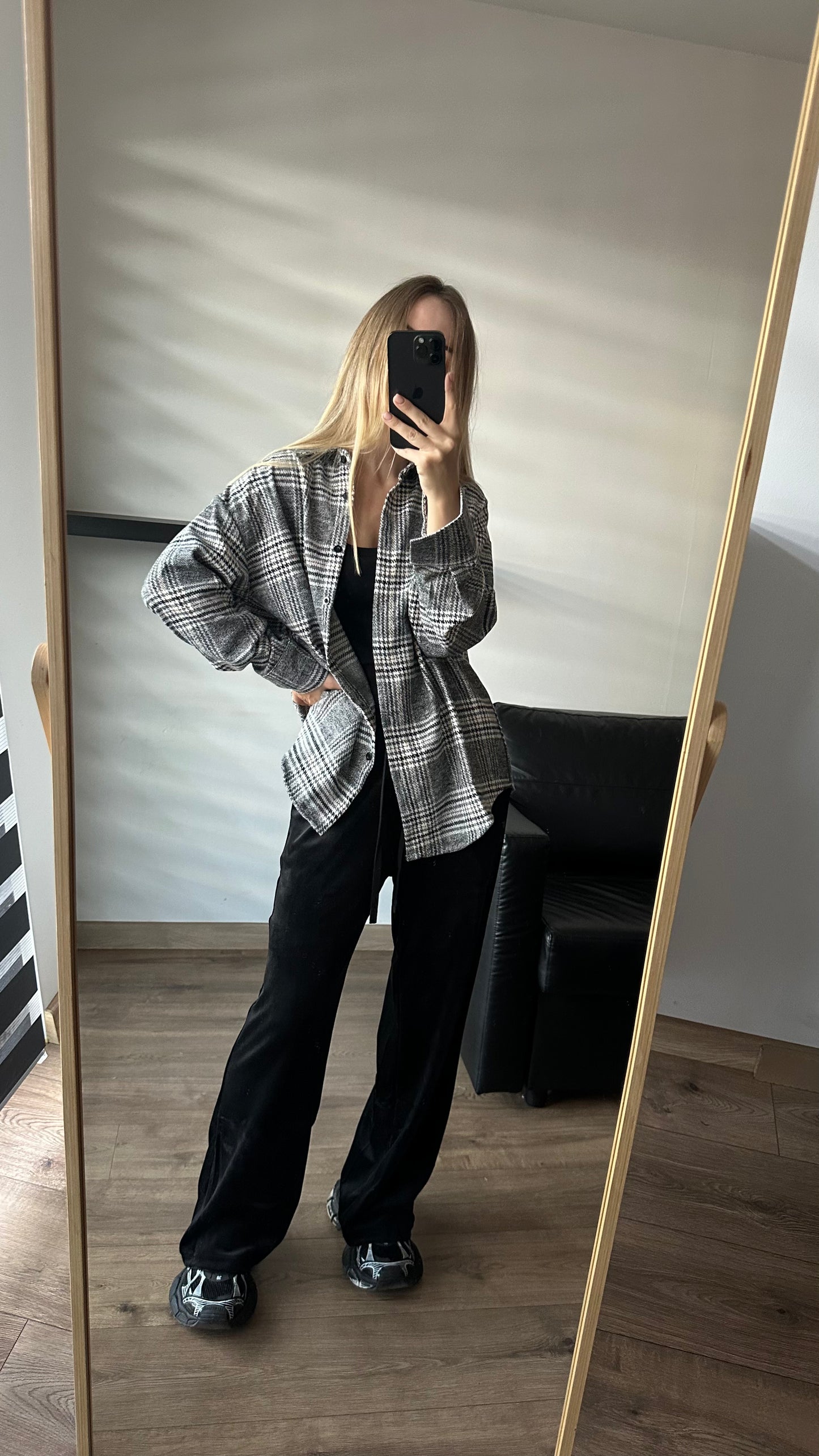 Aksamitne spodnie w bazowych kolorach