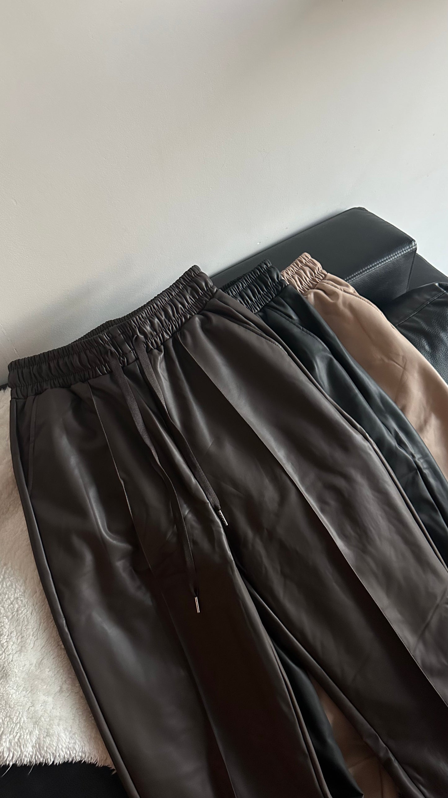 Palazzo z ekoskóry na fleecu. Na wzrost 159-172 cm. 3 kolory. Super-ciepłe