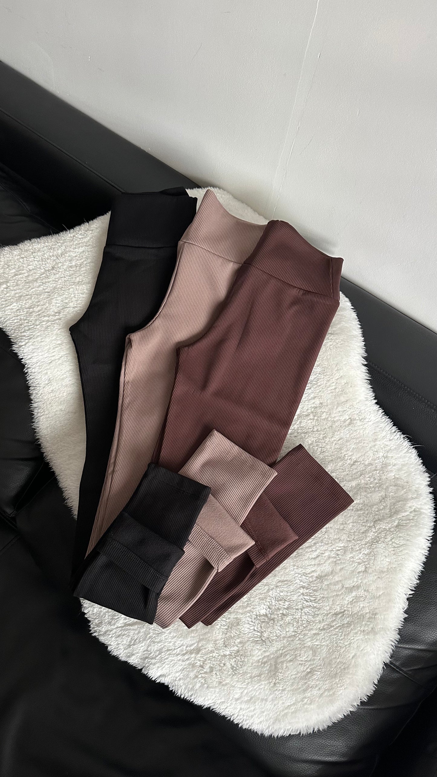 Legginsy ☝🏻na wzrost do 167 cm. Ocieplane prążkowane na fleece.(Uwaga❗️zaniżona rozmiarówka).