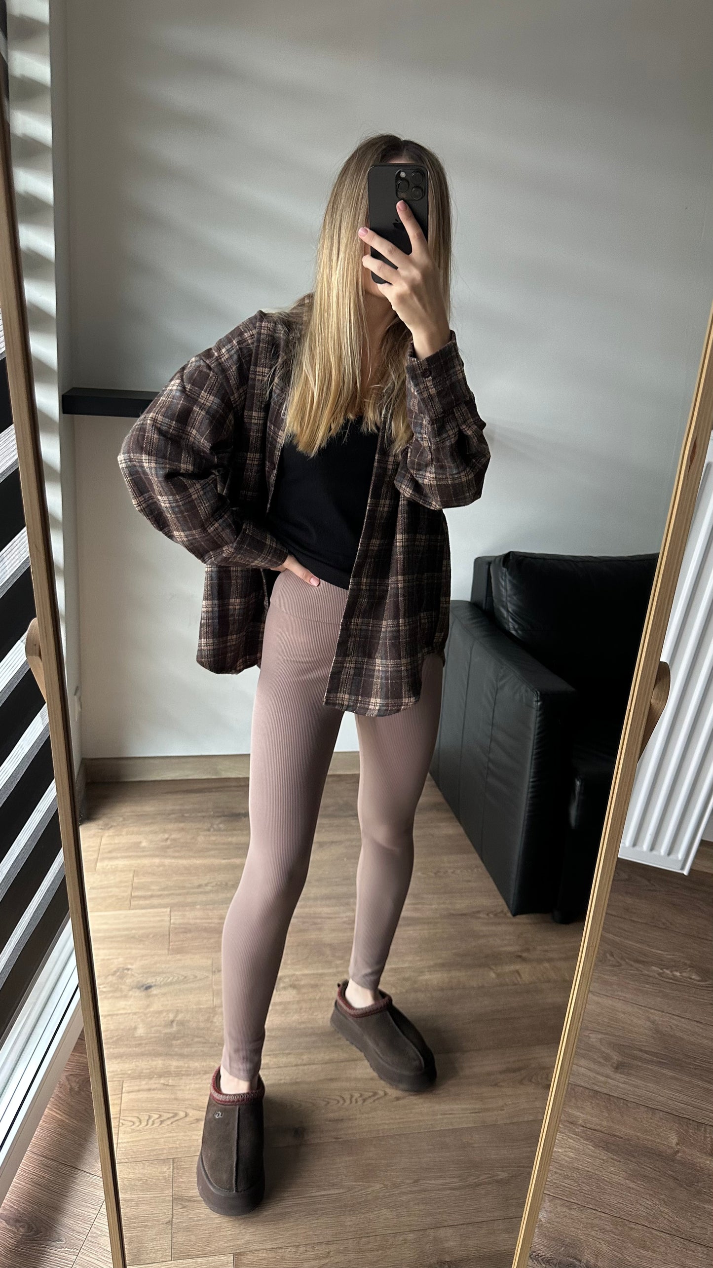☝🏻Na wzrost do 162 cm. Uwaga❗️zaniżona rozmiarówka. Legginsy ocieplane prążkowane na fleece.