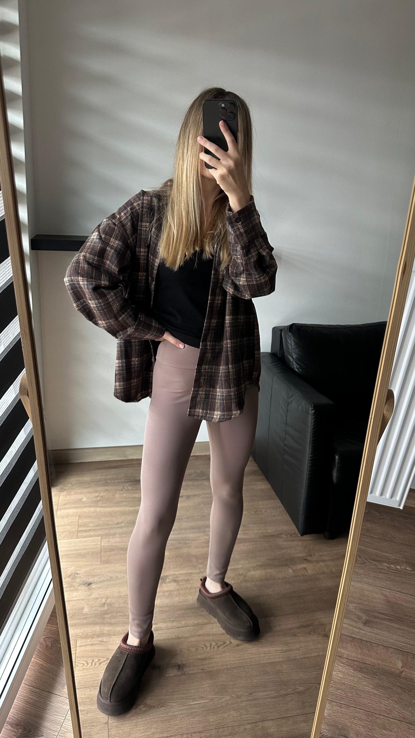 ☝🏻Na wzrost do 162 cm. Uwaga❗️zaniżona rozmiarówka. Legginsy ocieplane prążkowane na fleece.