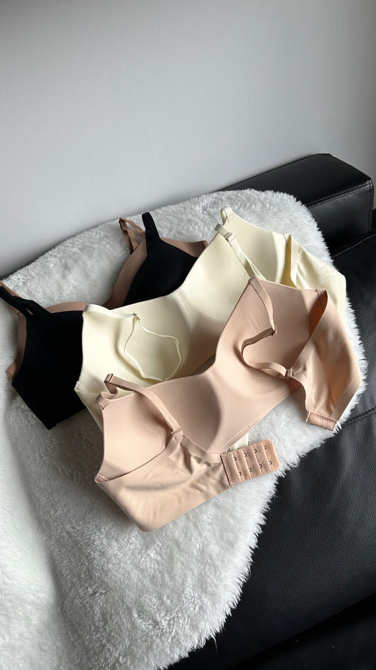 Biust Bezszwowy. Miseczka B